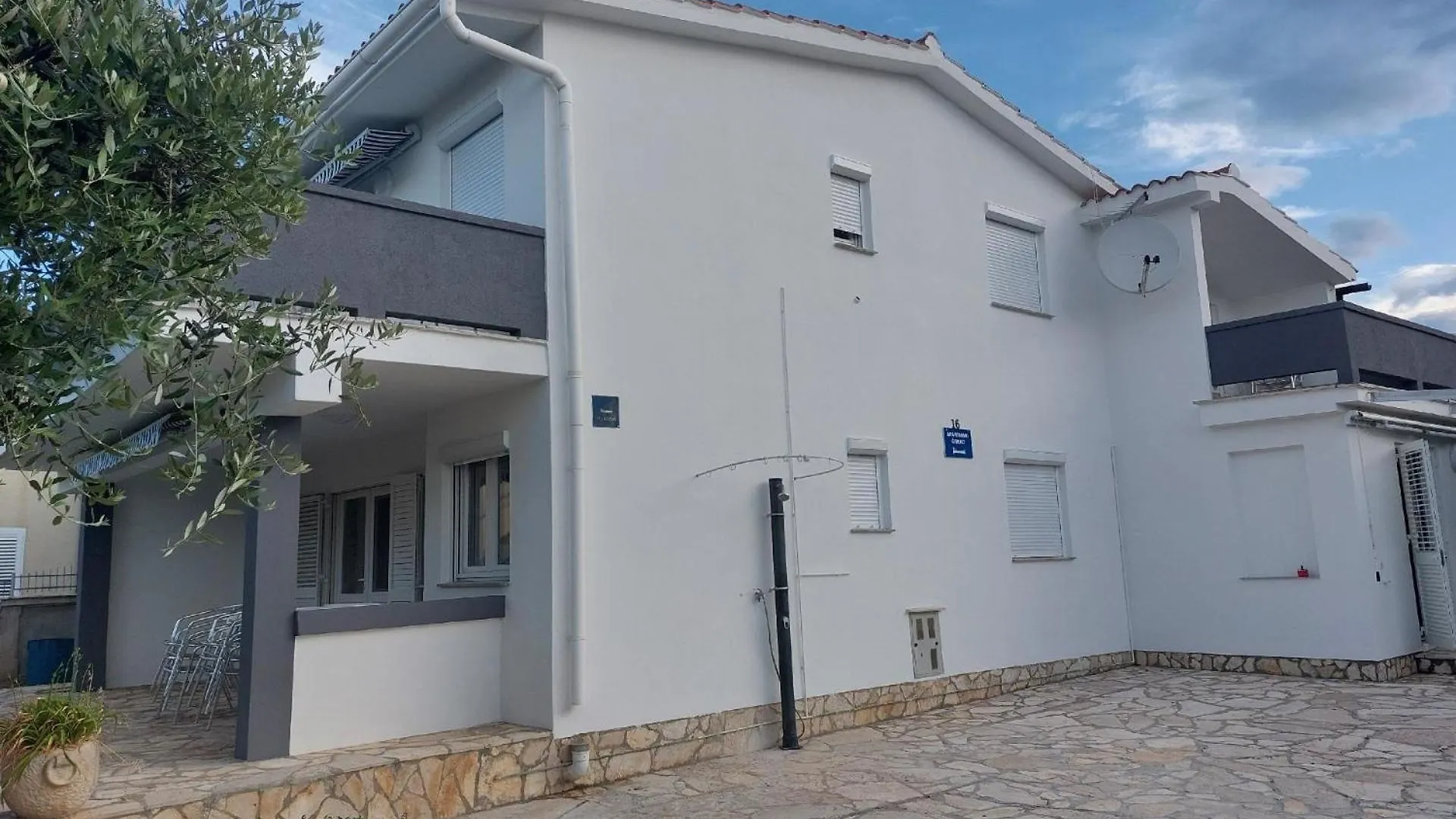 דירה Erdgeschosswohnung Mit Terrasse In ויר